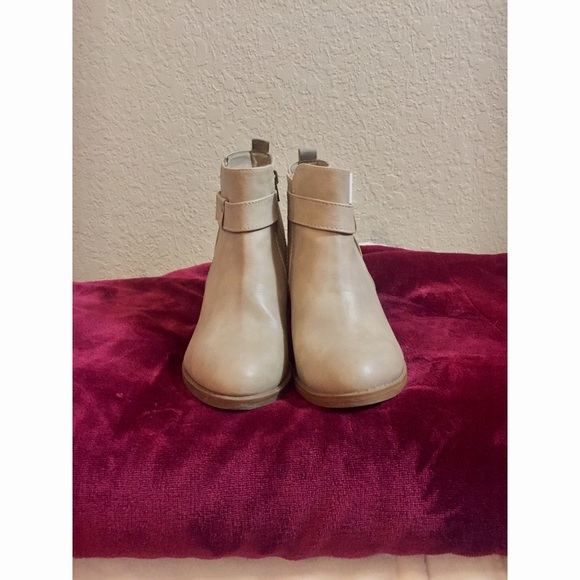 Tan booties - Picture 3 of 8